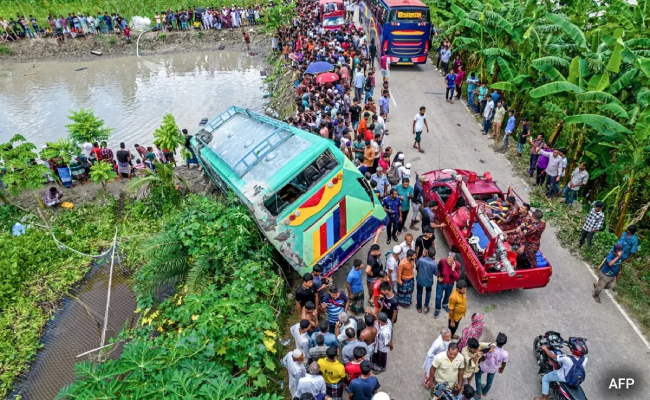 Bangaladesh, bus accident, Dhaka